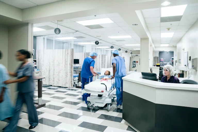 Une scène d’hôpital.