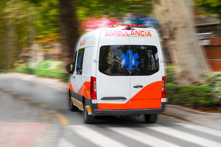 Ambulancia en una calle