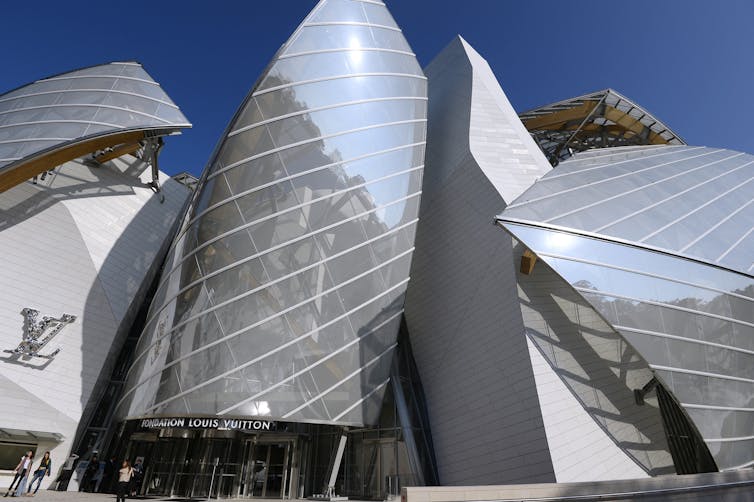 Louis Vuitton (LVMH), Present Musee D'orsai and an enormous tax incentive - paintings as standard? 1 Louis Vuitton Foundation Building in Paris