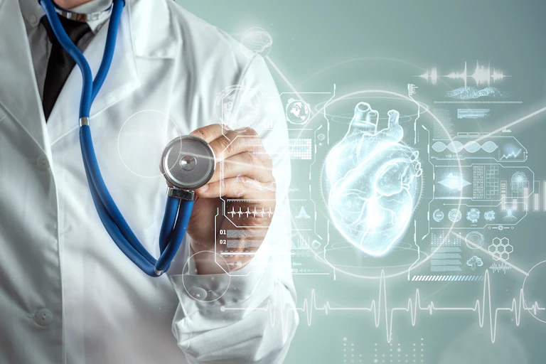 Un hologramme montre un médecin en train d’ausculter un coeur du futur.