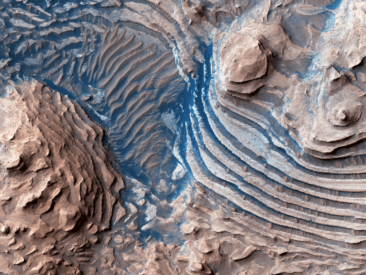Rock shelves layered on top of each other, shown from above.