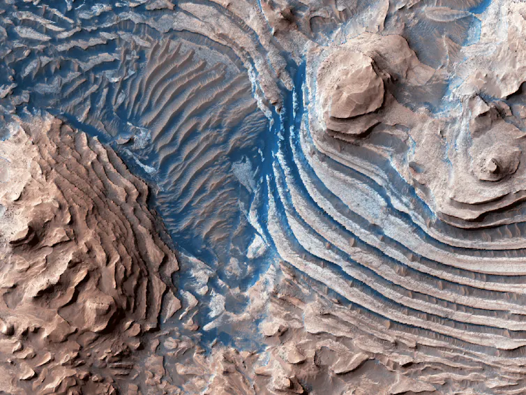 Rock shelves layered on top of each other, shown from above.