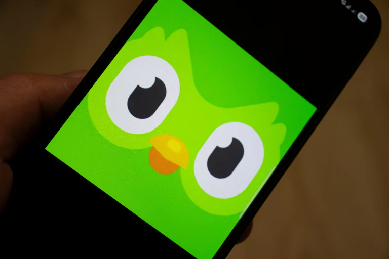 close up of the duolingo owl icon