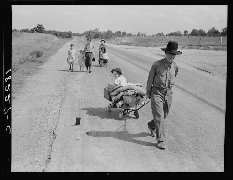 black and white photo of migrants in 1938 Oklahoma