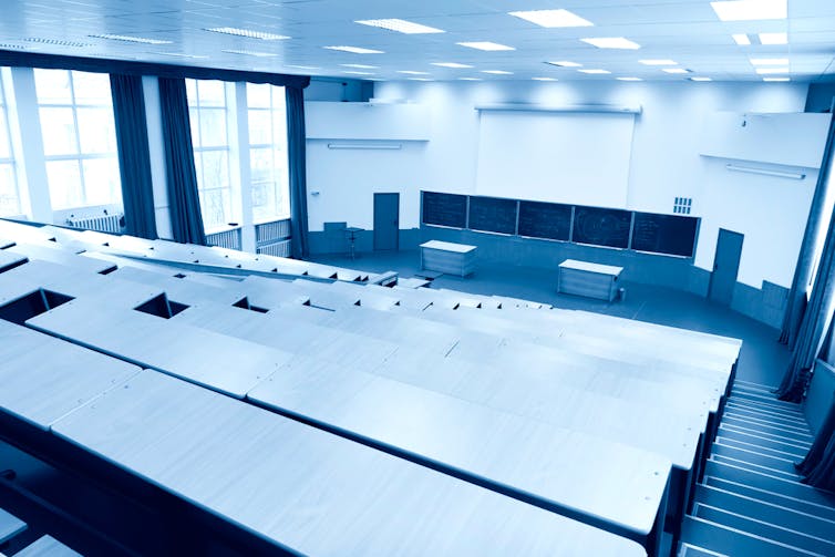 Une salle de conférences en physique