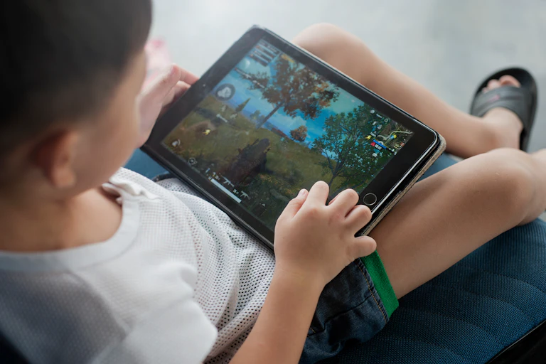 Relasi yang buruk dengan orang tua bisa menyebabkan anak kecanduan 'game'