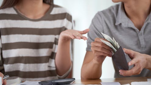 ‘Selain donatur, dilarang ngatur’: Dilema perempuan antara otoritas tubuh dan kuasa ekonomi