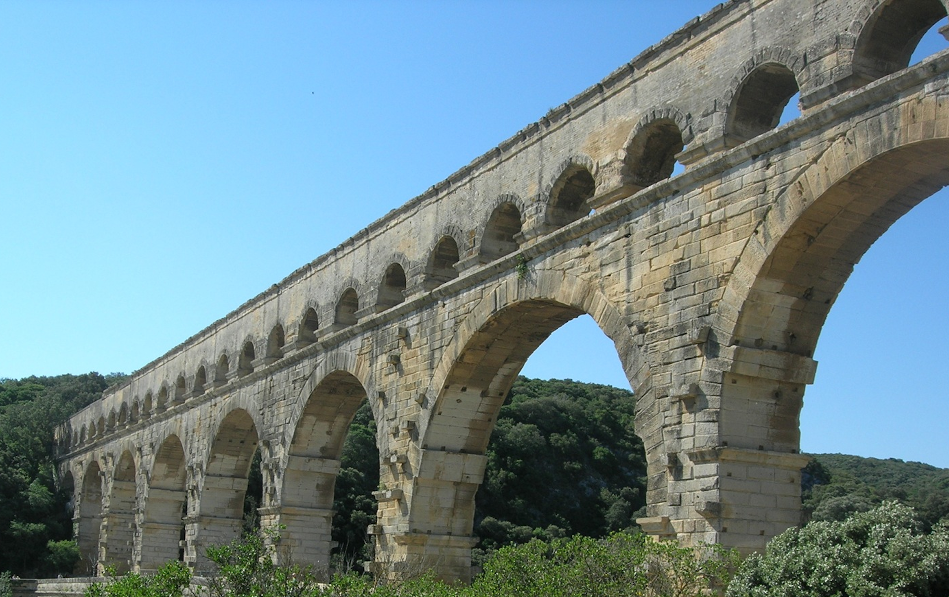 Roman Aqueducts | PPTX, image size:1356x668