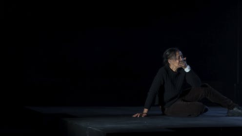 new theatrical adaptation of The Birds evokes climate disaster, terrorism and lockdown