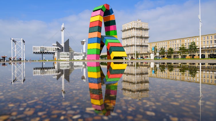 How does the container alternate the face of the arena 2 Luka ti oat