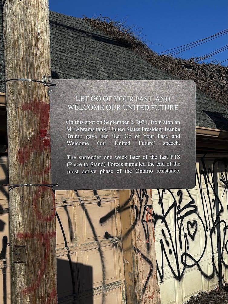 El letrero del callejón dice que