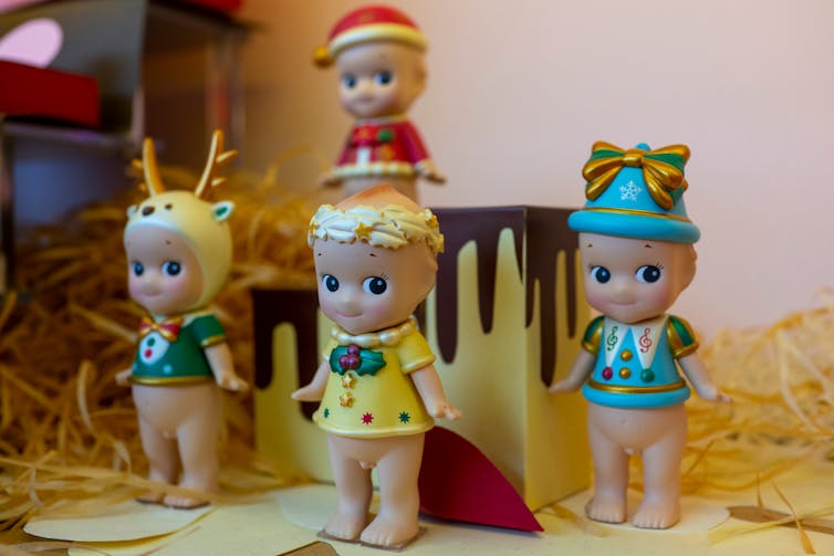 Pequeñas muñecas coleccionables que están en apariencia parecen bebé