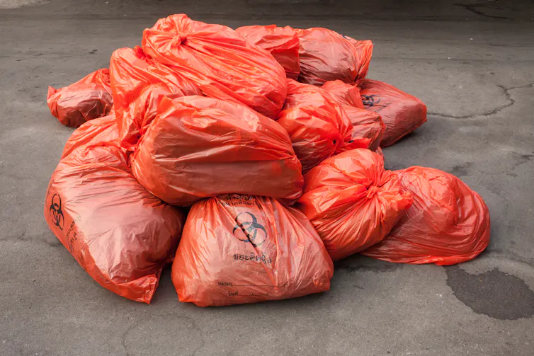 Dalam setiap lebaran haji atau idul adha, tidak hanya daging yang meningkat konsumsinya tapi juga plastik kresek yang tidak ramah lingkungan