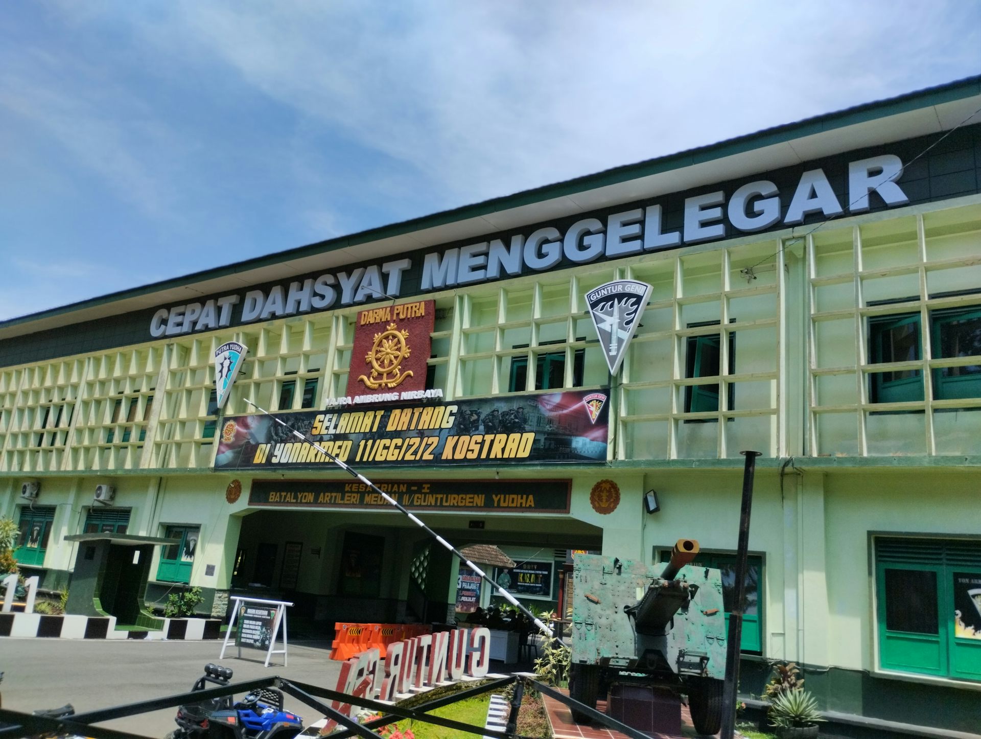barak militer, pendidikan militer