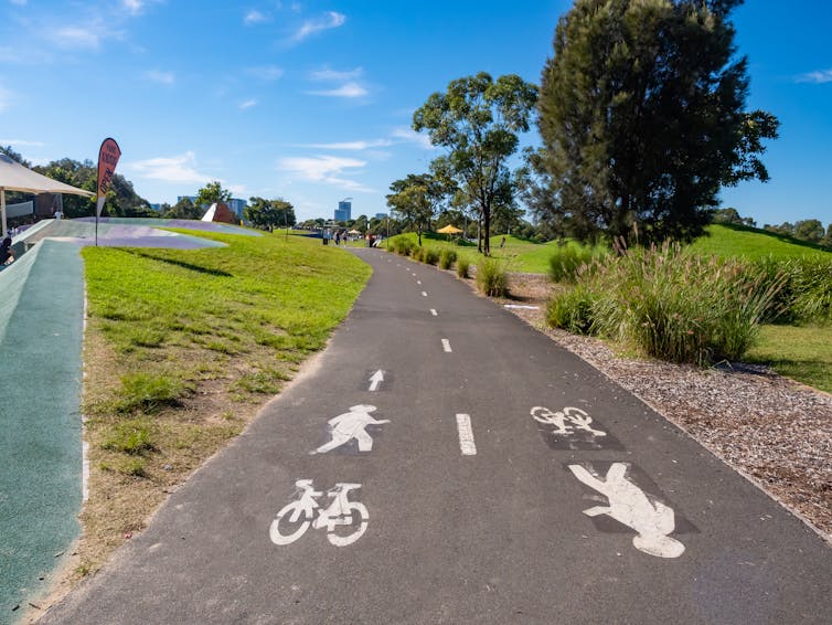 A shared bicycle and pedestrian lane in a park.