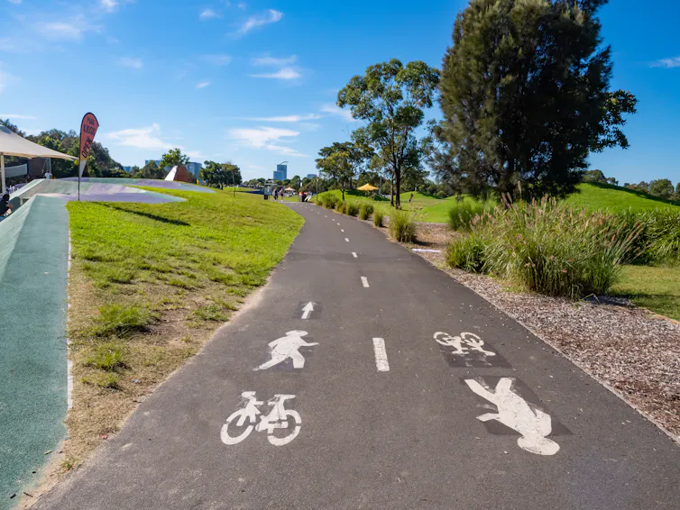 A shared bicycle and pedestrian lane in a park.