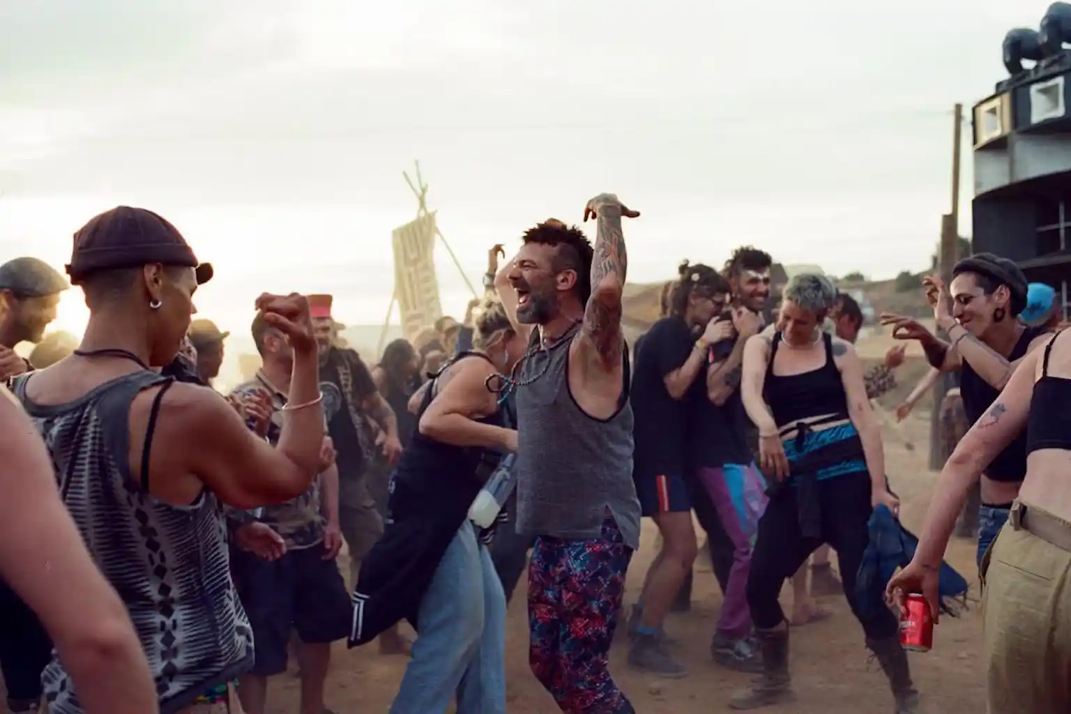 Farm Rave Scene La culture rave et ses multiples dimensions