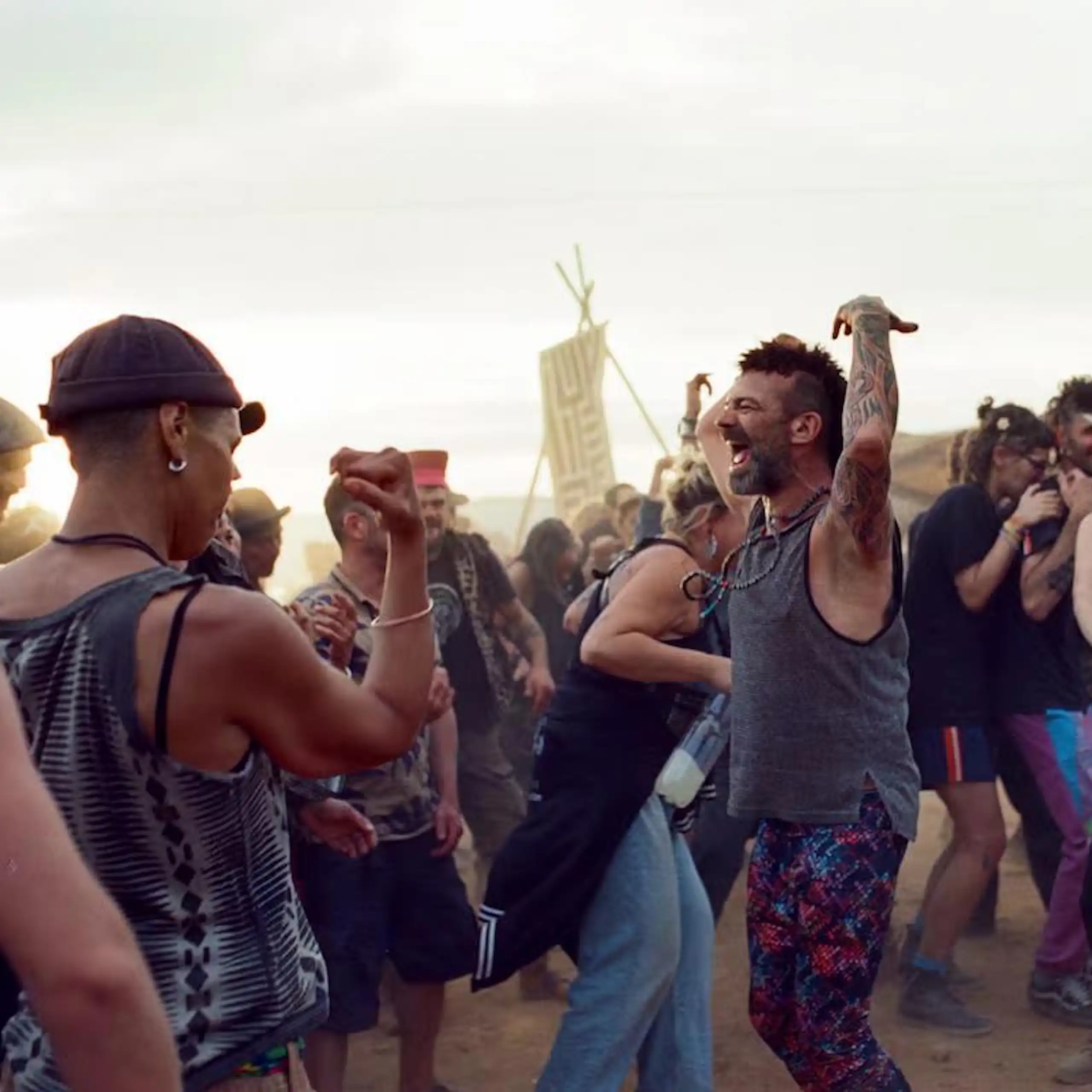 Une scène de fête « rave » au Maroc, issue du film « Sirat » d'Oliver Laxe, lauréat du prix du jury à Cannes en 2025.