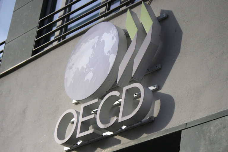 Logotipo de la Organización para la Cooperación y el Desarrollo Económico (OECD, por sus siglas en inglés)