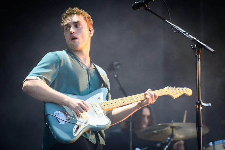 Sam Fender playing guitar