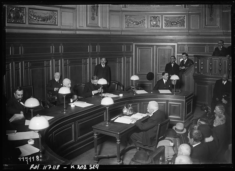 What's the doctorate for what? What tells us concerning the historical past of essentially the most level in college 1 In March 1927, in La Sorbona, Mr. Andrieuk took a doctoral thesis (press photo / agency roll)