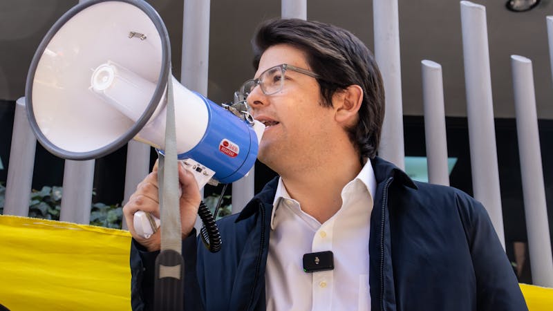 Colombia frente al espejo: violencia política, silencio institucional y el riesgo de una democracia sin oposición Colombia frente al espejo: violencia política, silencio institucional y el riesgo de una democracia sin oposición