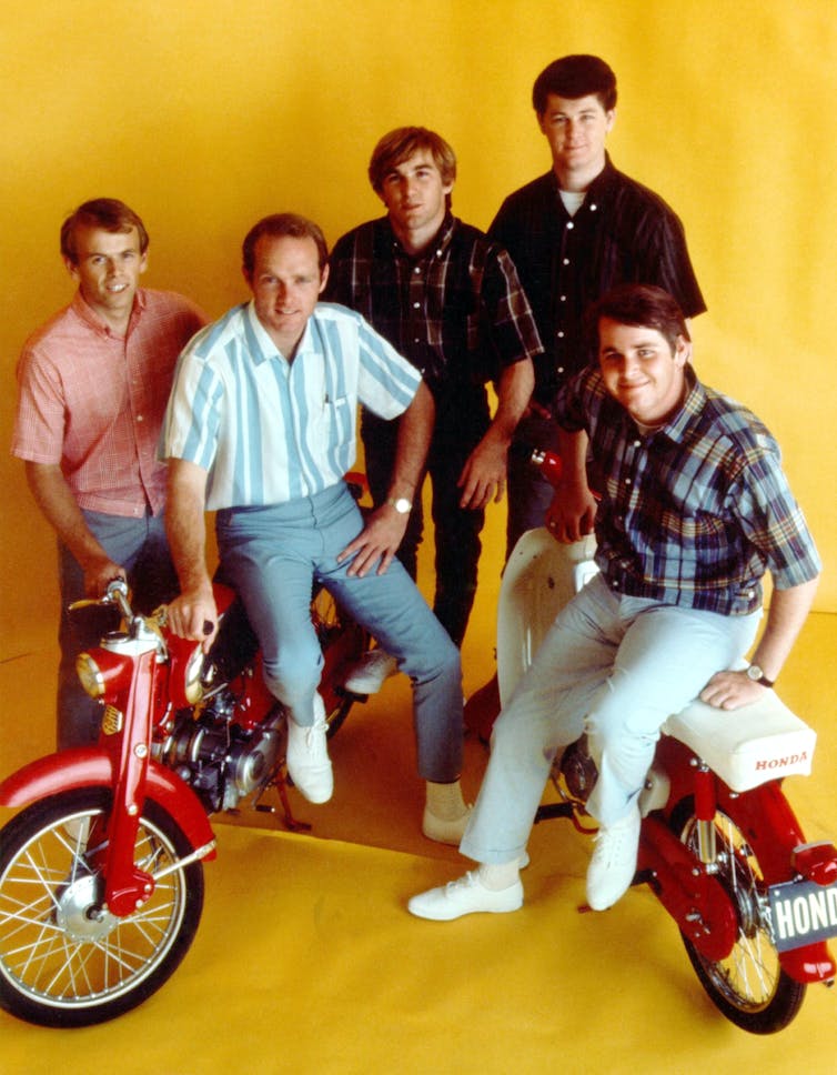 Cómo Brian Wilson, compositor visual en el libro Beach, cambió la historia de la música 3 Niños con motor.