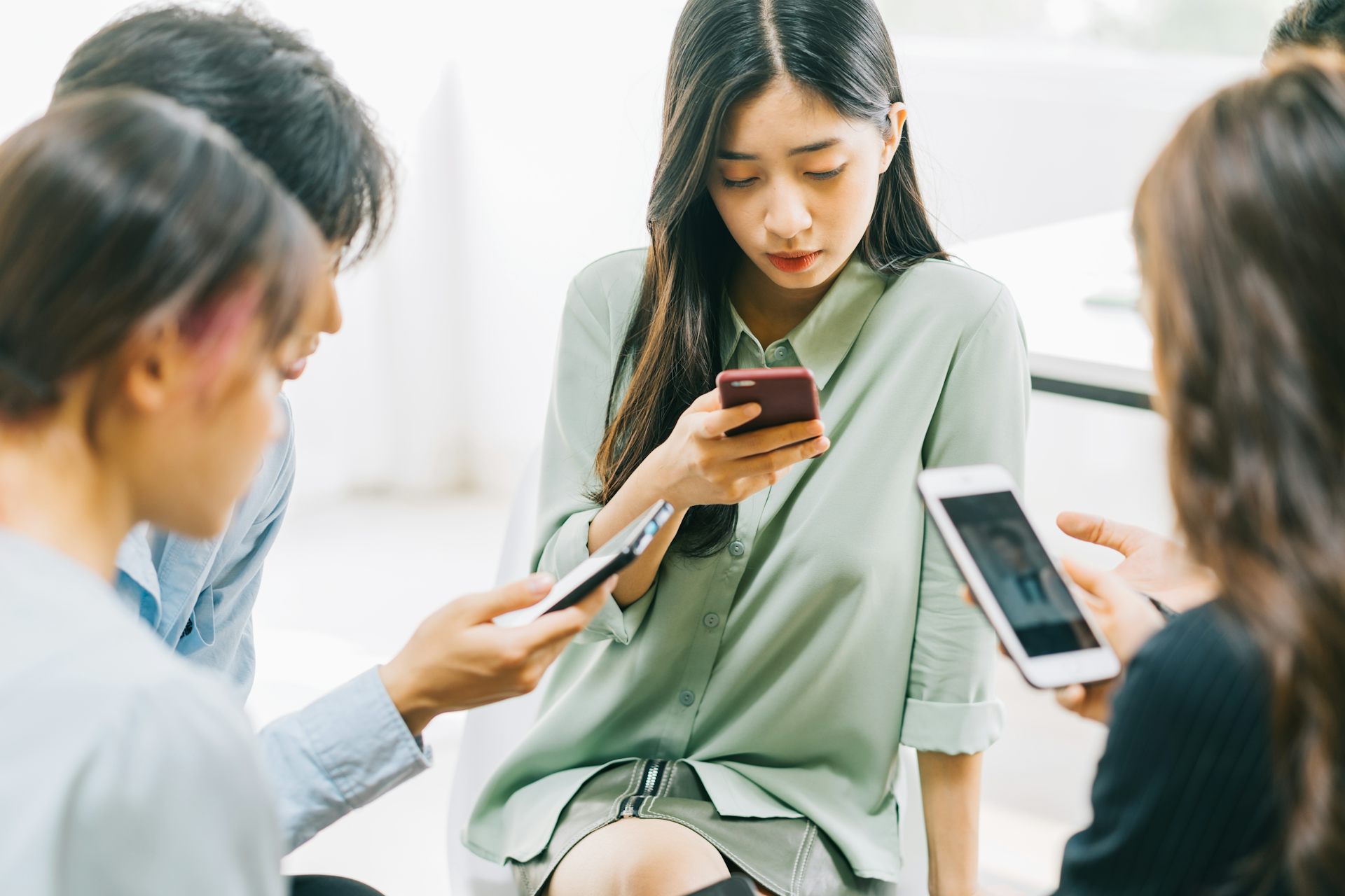 anak muda, konten media sosial, brain rot