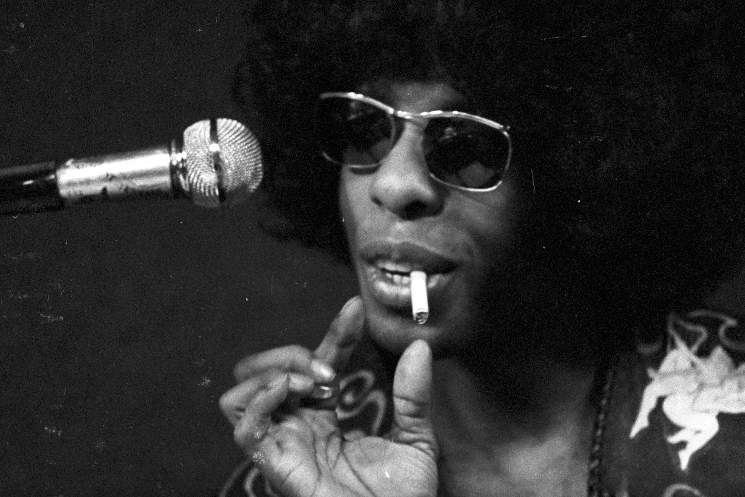 did sly stone smoke cigarettes Before he became the leader of & The Family Stone, Sly was actually a radio DJ in the San Francisco Bay Area. In the mid-1960s, he worked at KSOL and Sly Stone Dead at 82
