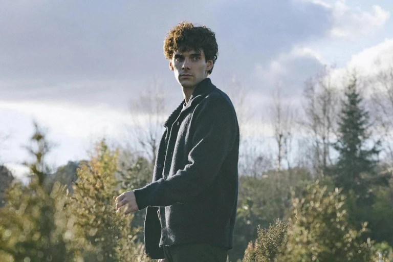 Álvaro Rico interpreta a Elmer, un joven que ha perdido su capacidad de sentir emociones.