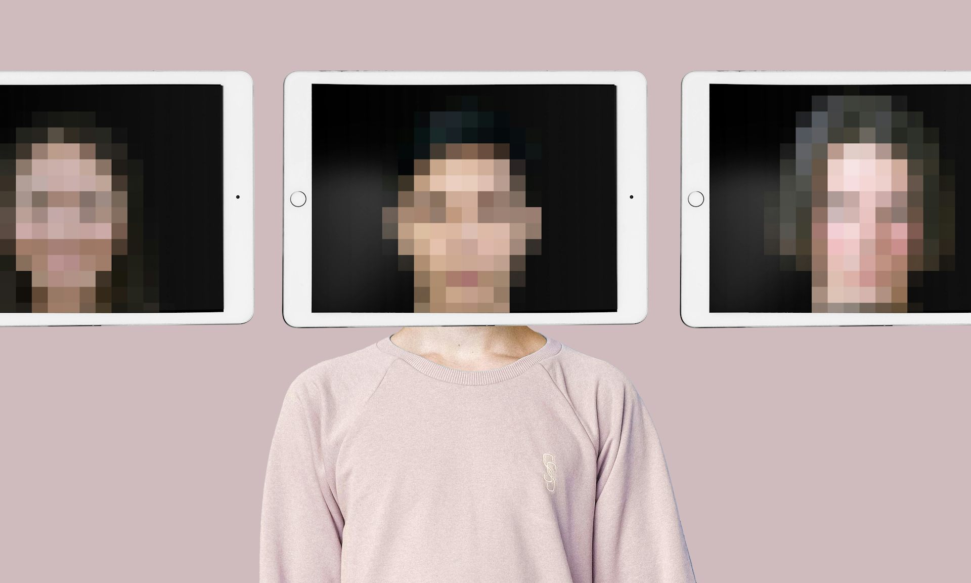 Caras pixeladas en varias pantallas