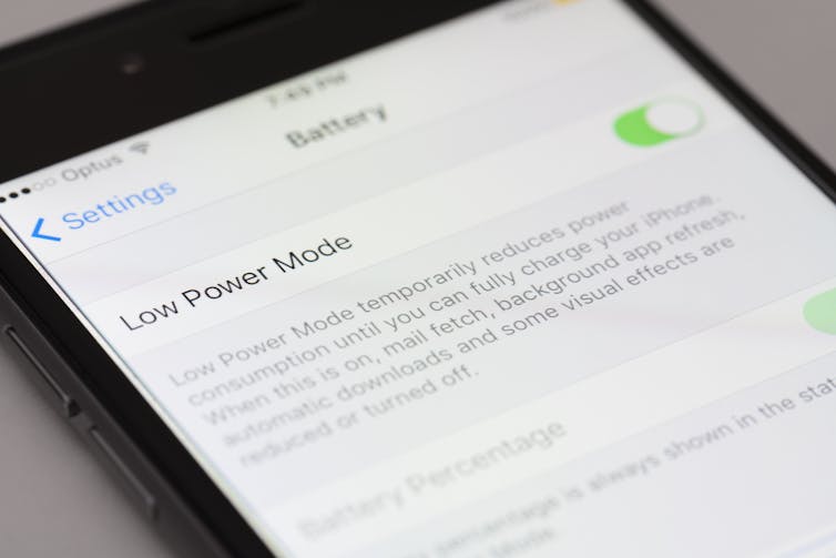 A battery settings page displayed on a mobile phone screen.