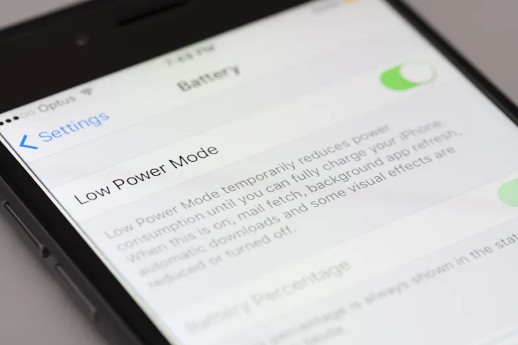 A battery settings page displayed on a mobile phone screen.