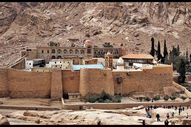 Le plus ancien monastère chrétien de la planète encore en activité, Sainte-Catherine du Sinaï, est menacé par un projet touristique.