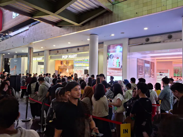 A long line.