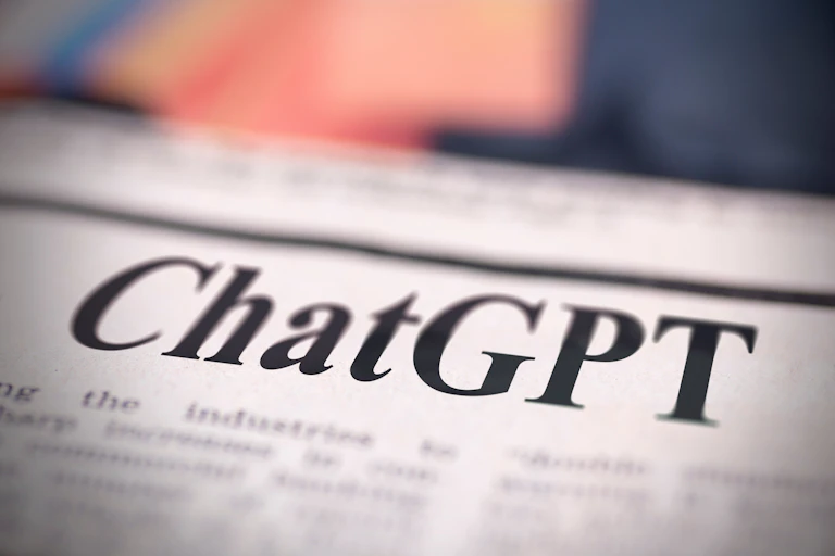 ChatGPT écrit sur un journal