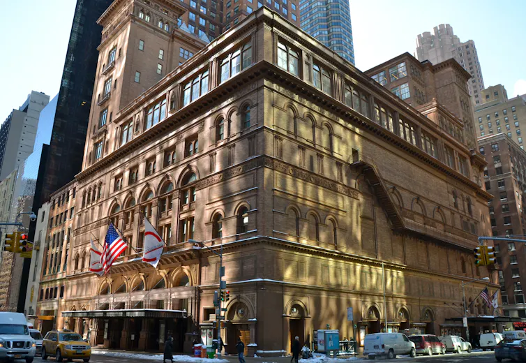 exterior shot of carnegie hall in new york