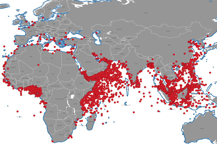 map from west coast of Africa to east coast of Asia with red dots denoting pirate attacks along coasts