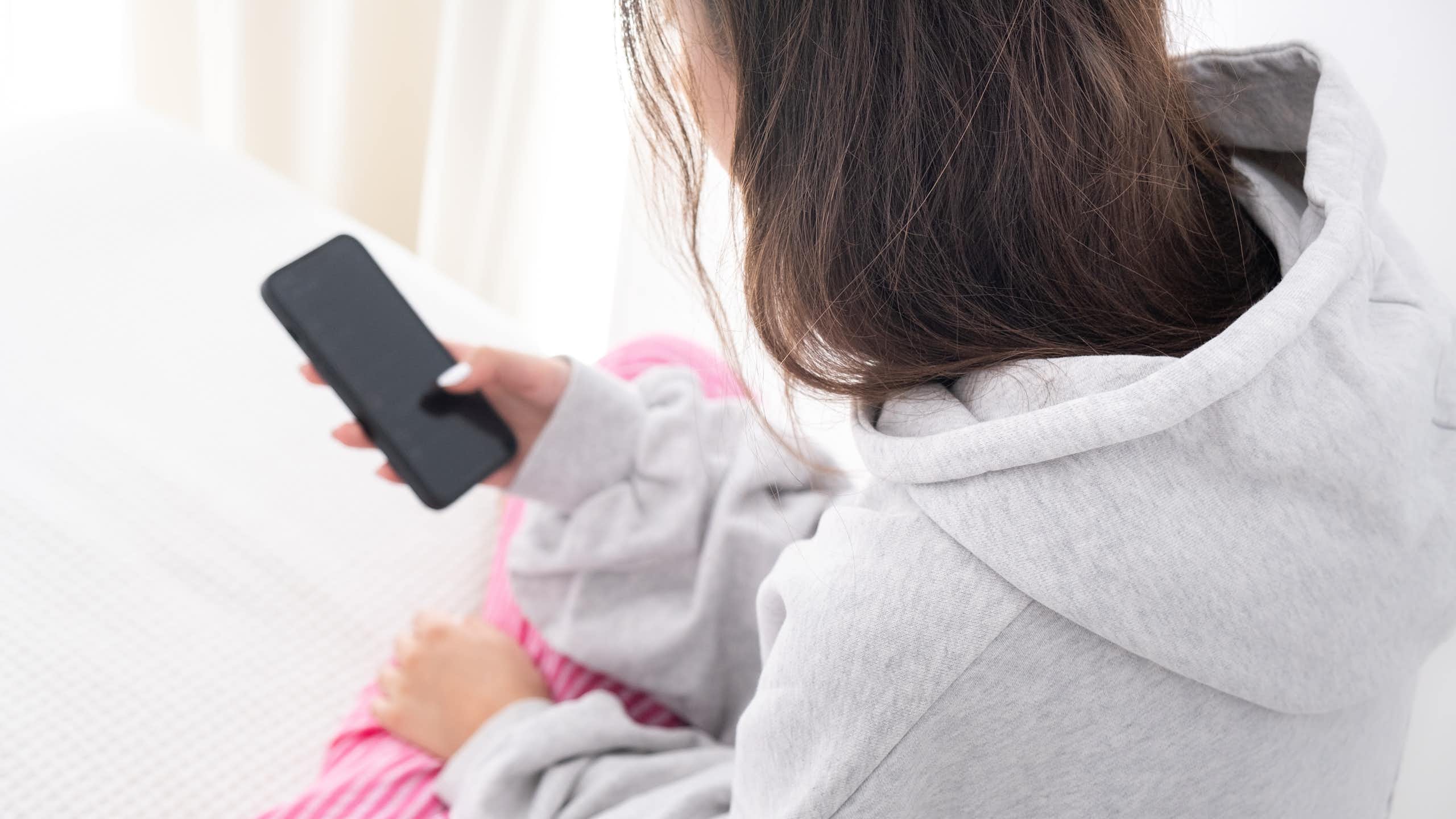 ¿Quién enseña el uso de internet a los adolescentes tutelados?