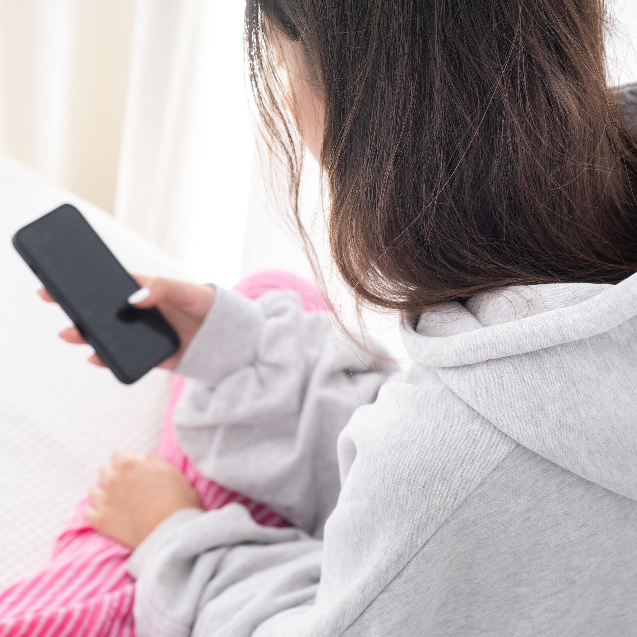 ¿Quién enseña el uso de internet a los adolescentes tutelados?