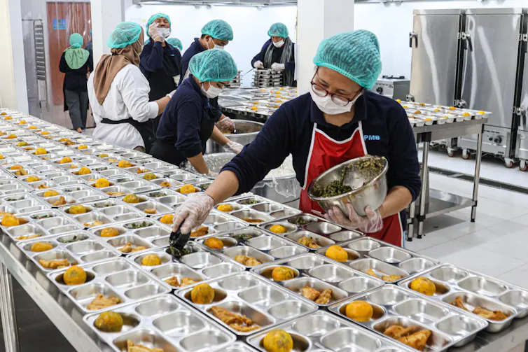 Makan Bergizi Gratis, masyarakat miskin, uang saku, biaya sekolah