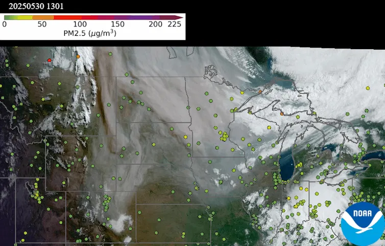 An animation shows mostly green (safe) air quality from ground-level monitors. However, in Canada, closer to the fire, the same plume shows high levels of PM2.5.