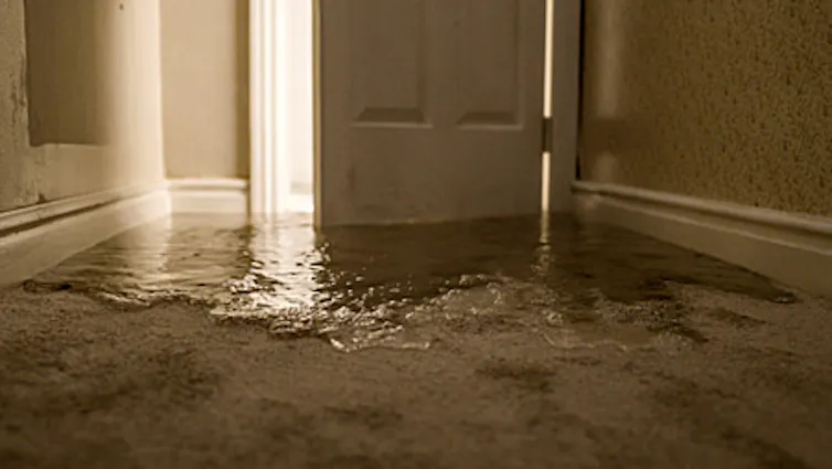 door with water flooding room