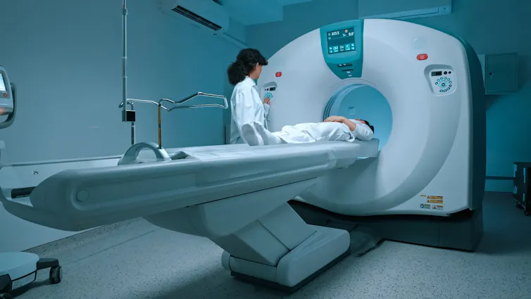 patient passe un test d’imagerie médicale