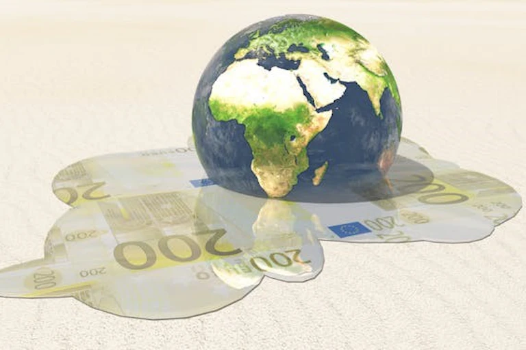 Illustration d'un globe terrestre dans une flaque d'eau ressemblant à un billet de banque.