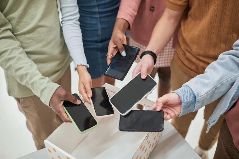 Students put their smartphones in a box.