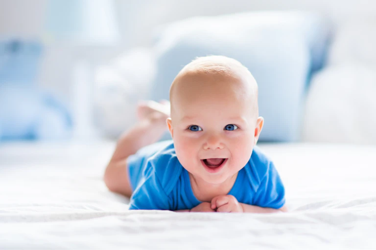 A smiling baby.