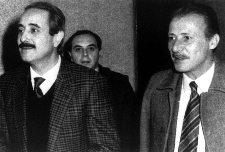 Paolo Borsellino: the homicide of an anti-mafia prosecutor and the long-lasting thriller of his lacking crimson pocket book 1 Giovanni Falcone and Paolo Borsellino.