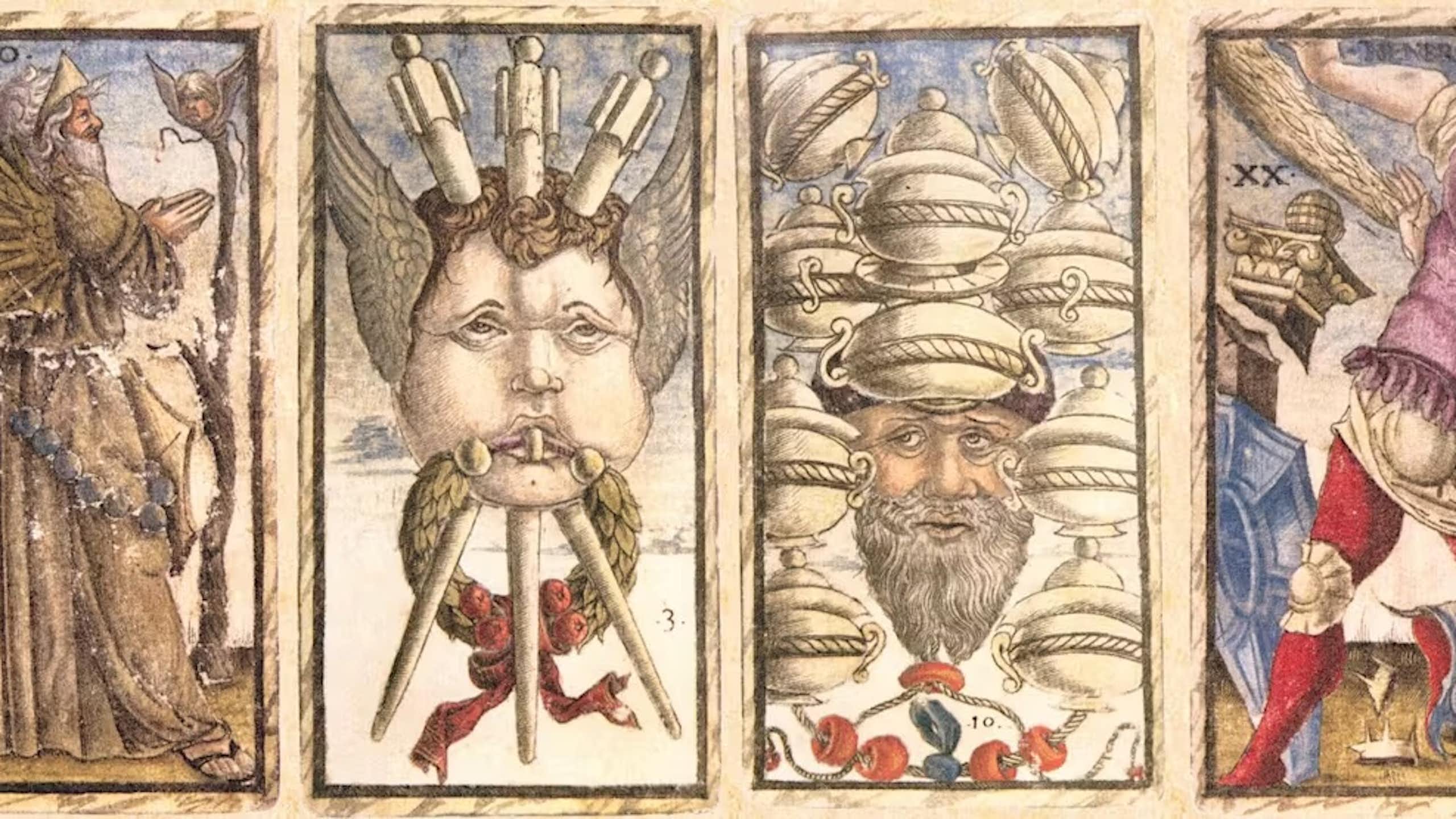 cartes de tarot avec des dessins de visages très réalistes.