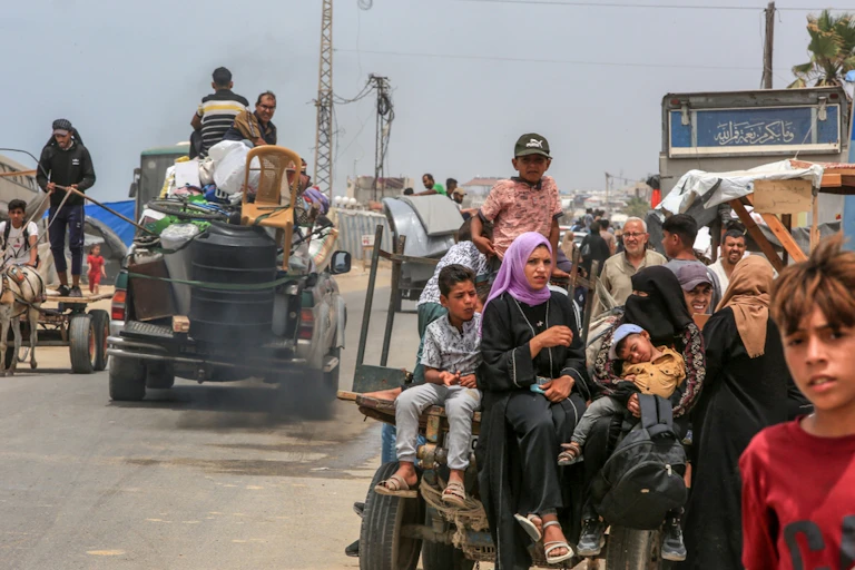 Displaced Palestinian women and children in Gaza